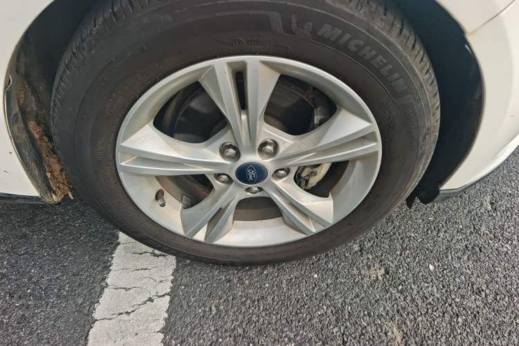 Used Ford Focus 2017 Hatchback 1.6L Automatic Comfort Plus SmartDrive Edition Right Front Wheel Hub