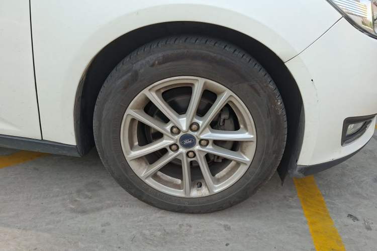 Used Ford Focus 2017 Sedan EcoBoost 180 Automatic Elite Model Right Front Wheel Hub