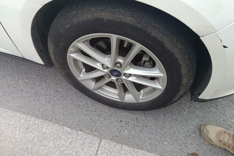 Used Ford Focus 2017 Sedan EcoBoost 180 Automatic Elite Model Right Front Wheel Hub