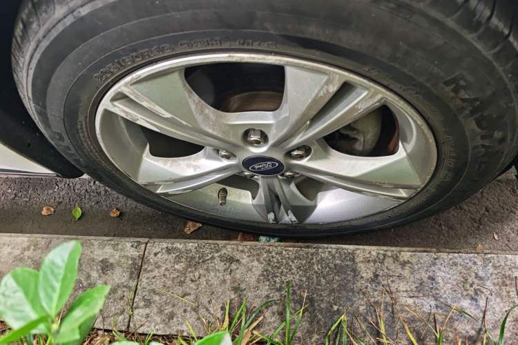 Used Ford Focus 2017 Sedan 1.6L Manual Comfort Plus SmartDrive Edition Right Front Wheel Hub