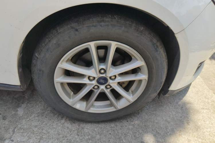 Used Ford Focus 2017 Sedan 1.6L Automatic Fashion Edition Smart Drive Version Right Front Wheel Hub