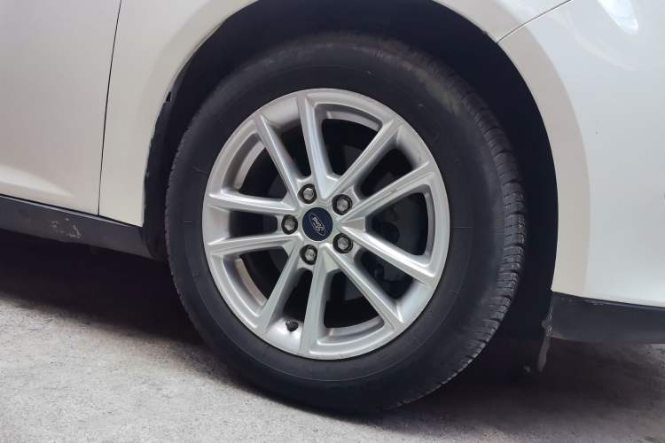 Used Ford Focus 2017 Sedan 1.6L Automatic Fashion Edition Smart Drive Version Right Front Wheel Hub