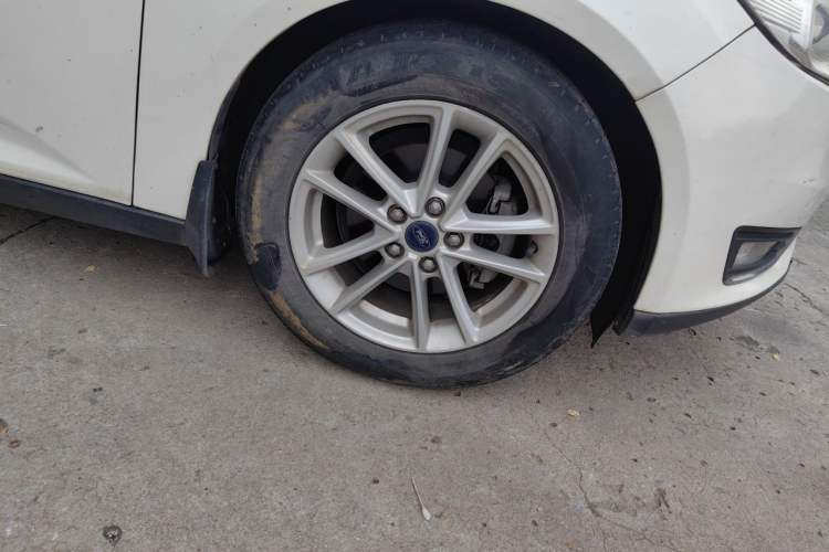 Used Ford Focus 2017 Sedan 1.6L Automatic Fashion Edition Smart Drive Version Right Front Wheel Hub