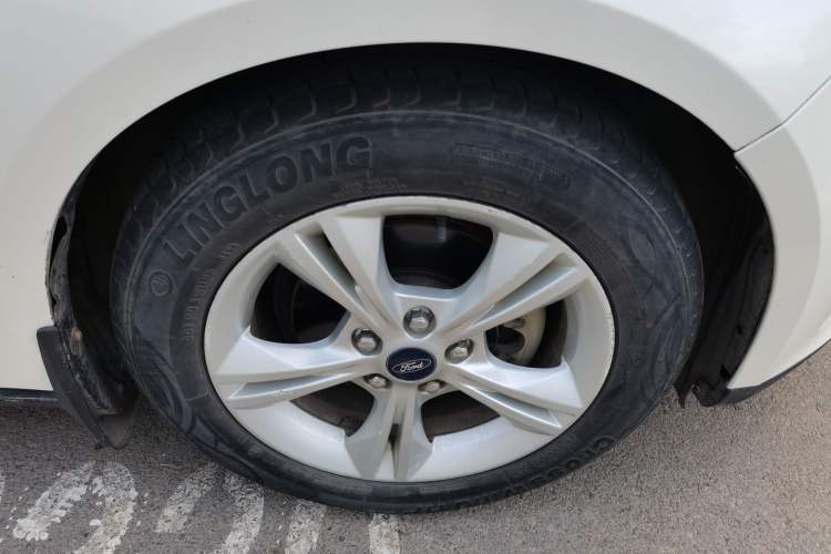 Used Ford Focus 2017 Sedan 1.6L Automatic Comfort Plus SmartDrive Edition Right Front Wheel Hub