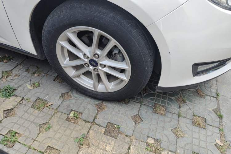 Used Ford Focus 2017 Sedan 1.6L Automatic Fashion Edition Smart Drive Version Right Front Wheel Hub