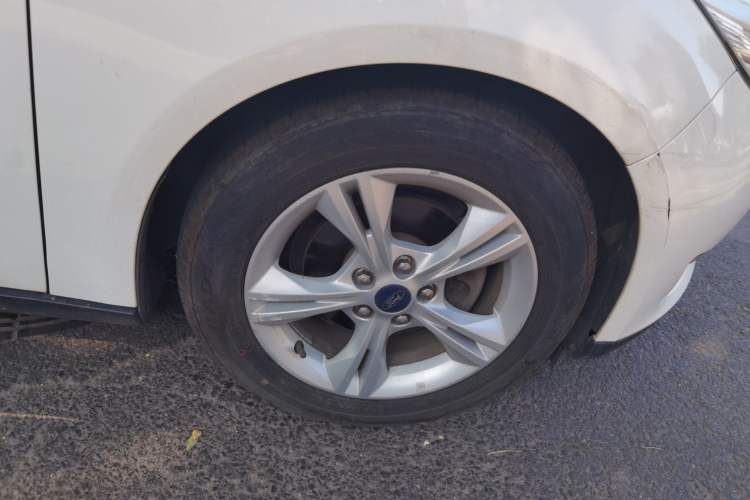Used Ford Focus 2017 Sedan 1.6L Manual Comfort Plus SmartDrive Edition Right Front Wheel Hub