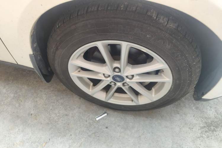 Used Ford Focus 2017 Sedan 1.6L Automatic Fashion Edition Smart Drive Version Right Front Wheel Hub