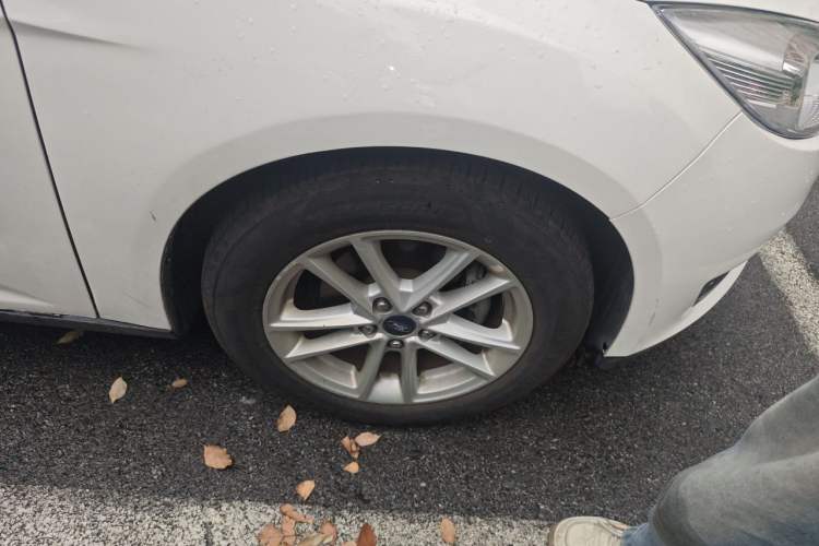 Used Ford Focus 2017 Sedan 1.6L Automatic Fashion Edition Smart Drive Version Right Front Wheel Hub