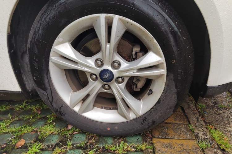 Used Ford Focus 2017 Hatchback 1.6L Automatic Comfort Plus SmartDrive Edition Right Front Wheel Hub