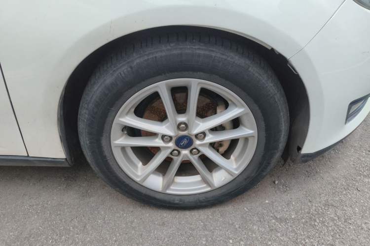 Used Ford Focus 2017 Sedan 1.6L Manual Fashion Edition Smart Drive Version Right Front Wheel Hub
