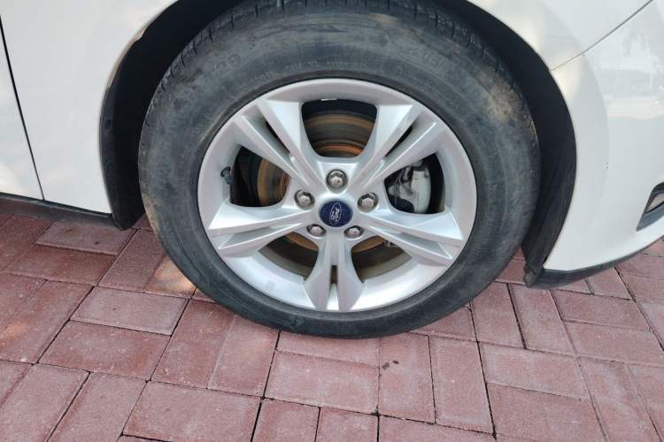 Used Ford Focus 2017 Sedan 1.6L Automatic Comfort Plus SmartDrive Edition Right Front Wheel Hub