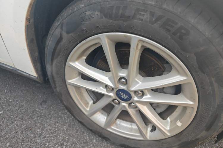 Used Ford Focus 2017 Sedan 1.6L Automatic Fashion Edition Smart Drive Version Right Front Wheel Hub