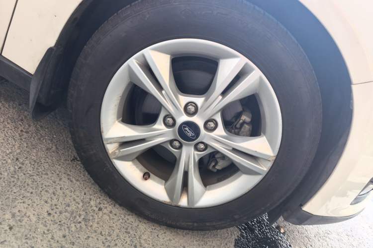 Used Ford Focus 2017 Sedan 1.6L Automatic Comfort Plus SmartDrive Edition Right Front Wheel Hub