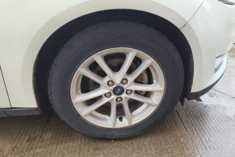 Used Ford Focus 2017 Hatchback 1.6L Automatic Fashion Edition Smart Drive Version Right Front Wheel Hub