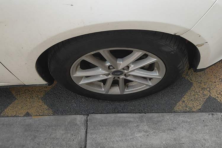 Used Ford Focus 2017 Sedan EcoBoost 180 Automatic Elite Model Right Front Wheel Hub