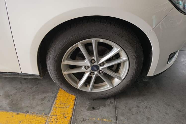 Used Ford Focus 2017 Sedan EcoBoost 180 Automatic Elite Model Right Front Wheel Hub