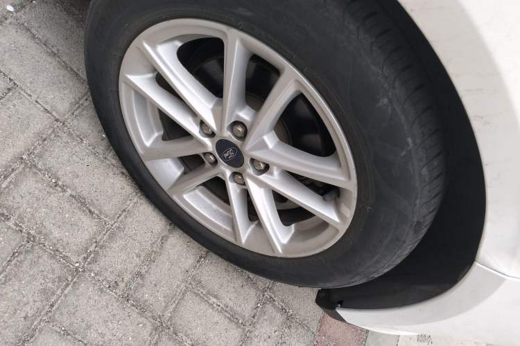 Used Ford Focus 2017 Sedan 1.6L Automatic Fashion Edition Smart Drive Version Right Front Wheel Hub