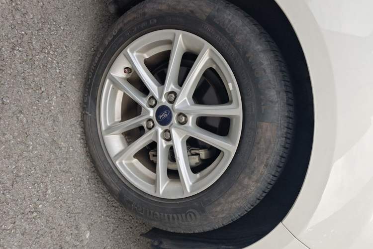 Used Ford Focus 2017 Hatchback 1.6L Automatic Fashion Edition Smart Drive Version Right Front Wheel Hub