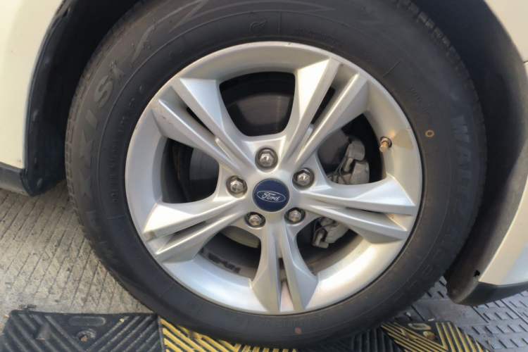 Used Ford Focus 2017 Sedan 1.6L Automatic Comfort Plus SmartDrive Edition Right Front Wheel Hub