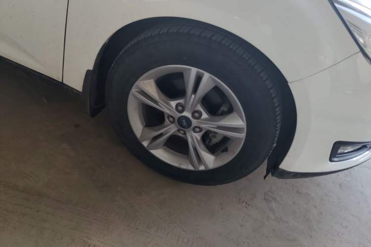 Used Ford Focus 2017 Sedan 1.6L Manual Comfort Plus SmartDrive Edition Right Front Wheel Hub