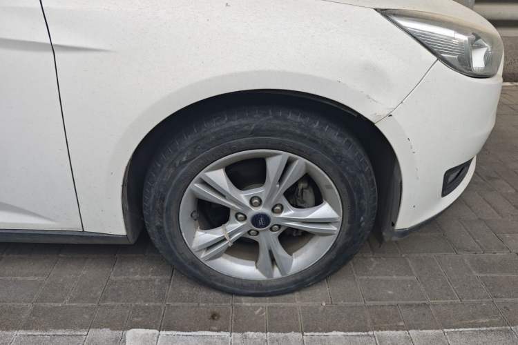 Used Ford Focus 2017 Sedan 1.6L Manual Comfort Plus SmartDrive Edition Right Front Wheel Hub