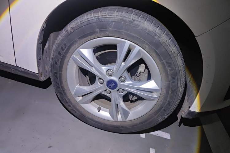 Used Ford Focus 2017 Sedan 1.6L Manual Comfort Plus SmartDrive Edition Right Front Wheel Hub