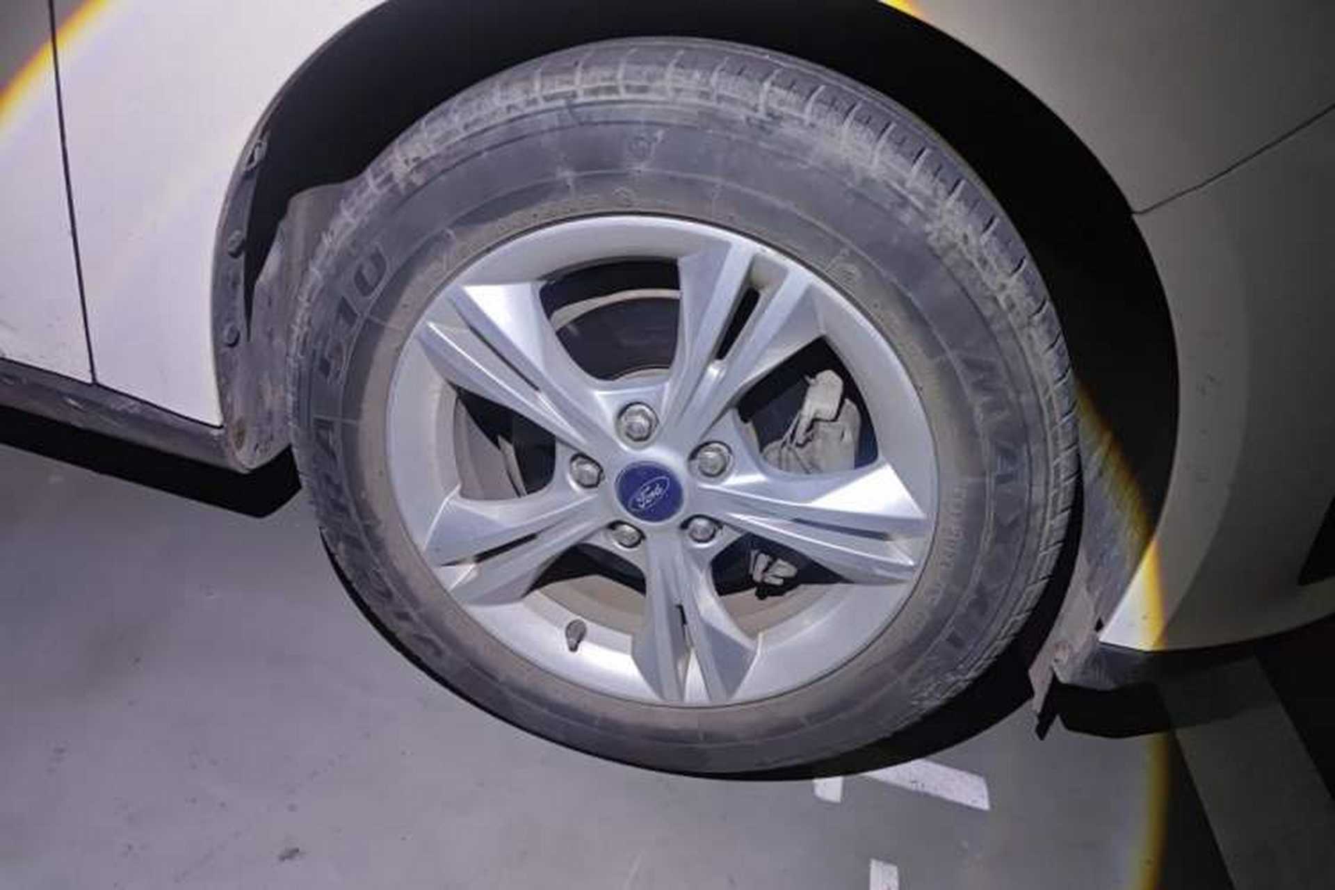 Used Ford Focus 2017 Sedan 1.6L Manual Comfort Plus SmartDrive Edition Right Front Wheel Hub