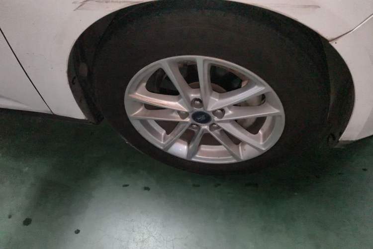 Used Ford Focus 2017 Sedan EcoBoost 180 Automatic Elite Model Right Front Wheel Hub