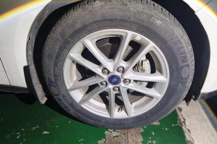 Used Ford Focus 2017 Hatchback EcoBoost 180 Automatic Elite Model Right Front Wheel Hub