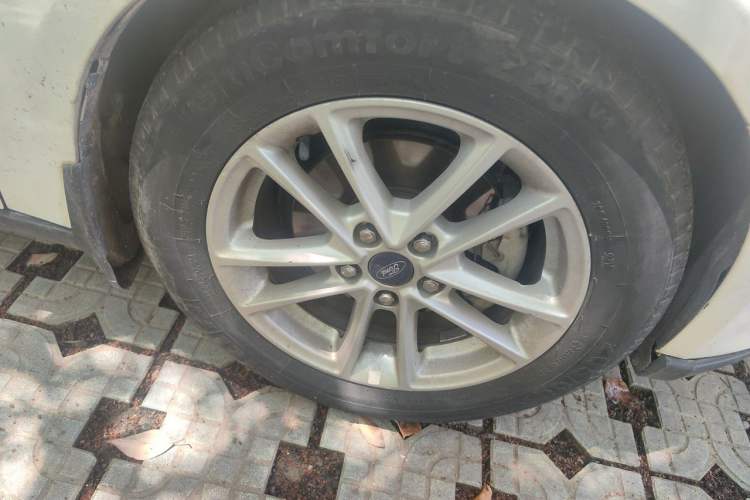 Used Ford Focus 2017 Sedan 1.6L Automatic Fashion Edition Smart Drive Version Right Front Wheel Hub