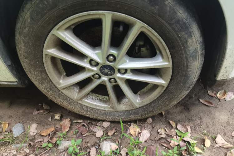 Used Ford Focus 2017 Hatchback 1.6L Automatic Fashion Edition Smart Drive Version Right Front Wheel Hub