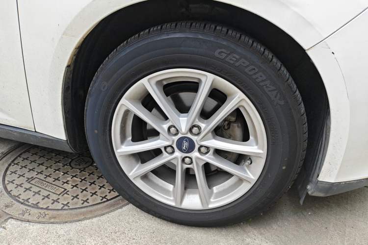 Used Ford Focus 2017 Hatchback 1.6L Automatic Fashion Edition Smart Drive Version Right Front Wheel Hub