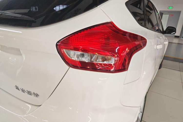 Used Ford Focus 2017 Hatchback 1.6L Automatic Comfort Plus SmartDrive Edition Right Rear Taillight