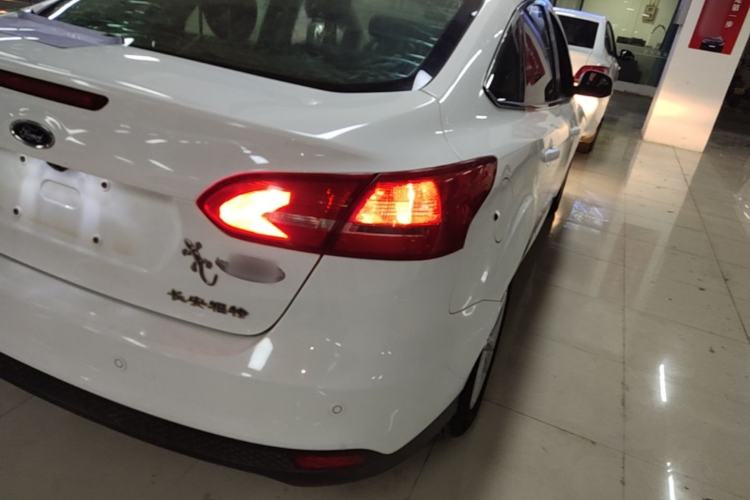 Used Ford Focus 2017 Sedan 1.6L Automatic Fashion Edition Smart Drive Version Right Rear Taillight