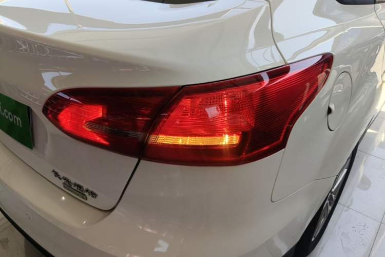Used Ford Focus 2017 Sedan EcoBoost 125 Automatic Supreme Style SmartDrive Edition Right Rear Taillight