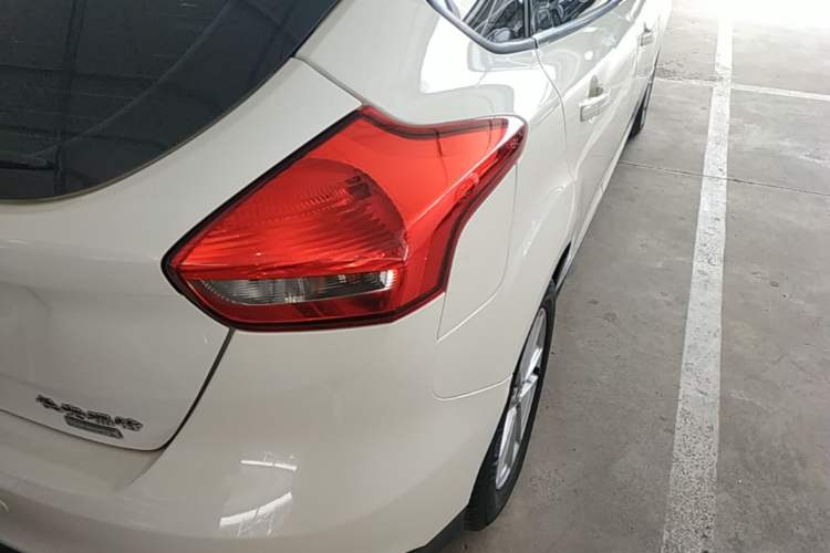 Used Ford Focus 2017 Hatchback EcoBoost 125 Automatic - Ultra-Powerful Style Edition with Smart Drive Features Right Rear Taillight