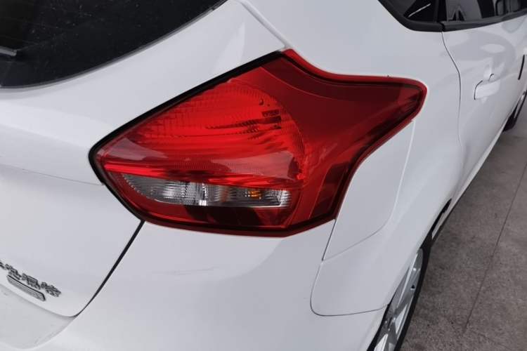 Used Ford Focus 2017 Hatchback EcoBoost 125 Automatic - Ultra-Powerful Style Edition with Smart Drive Features Right Rear Taillight