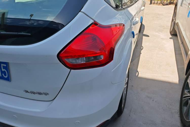Used Ford Focus 2017 Hatchback 1.6L Automatic Fashion Edition Smart Drive Version Right Rear Taillight