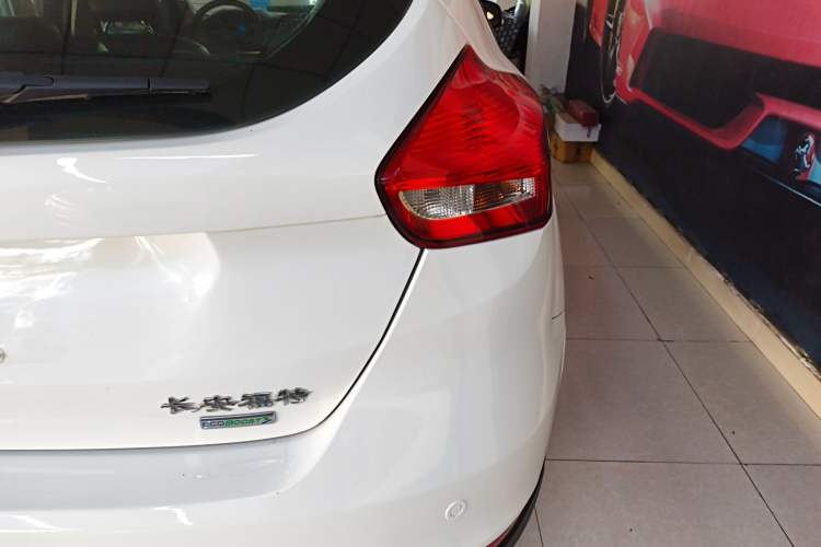 Used Ford Focus 2017 Hatchback EcoBoost 125 Automatic - Ultra-Powerful Style Edition with Smart Drive Features Right Rear Taillight