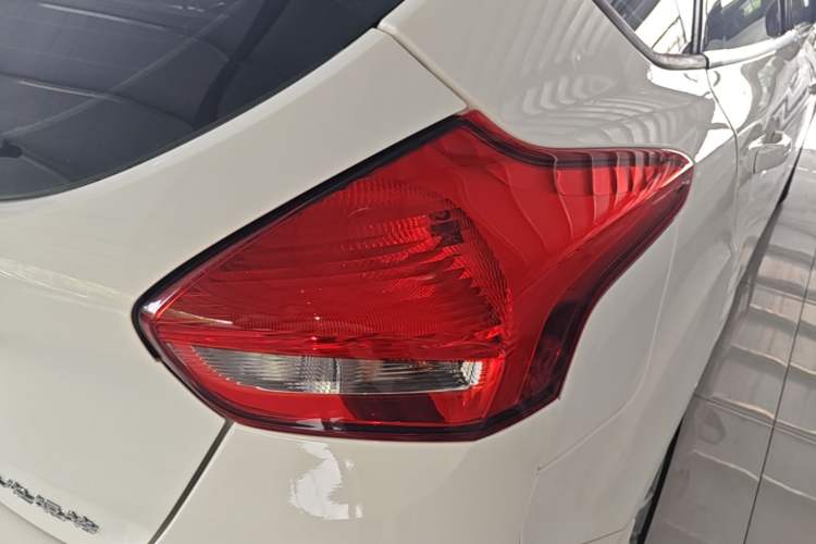 Used Ford Focus 2017 Hatchback 1.6L Automatic Fashion Edition Smart Drive Version Right Rear Taillight