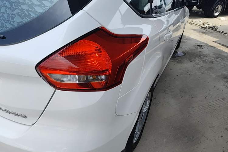 Used Ford Focus 2017 Hatchback 1.6L Automatic Comfort Plus SmartDrive Edition Right Rear Taillight