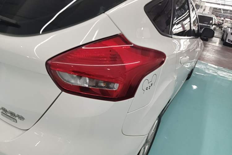 Used Ford Focus 2017 Hatchback EcoBoost 125 Automatic - Ultra-Powerful Style Edition with Smart Drive Features Right Rear Taillight