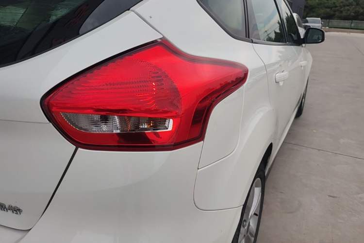 Used Ford Focus 2017 Hatchback 1.6L Automatic Comfort Plus SmartDrive Edition Right Rear Taillight