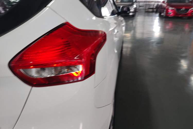 Used Ford Focus 2017 Hatchback 1.6L Automatic Comfort Plus SmartDrive Edition Right Rear Taillight