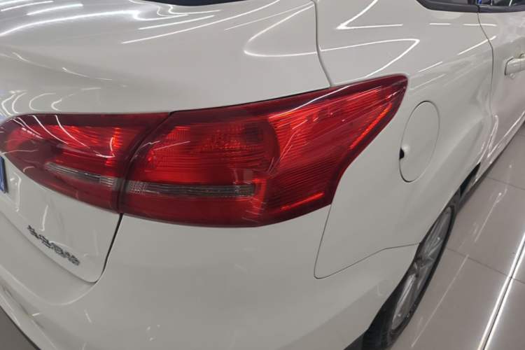 Used Ford Focus 2017 Sedan 1.6L Automatic Fashion Edition Smart Drive Version Right Rear Taillight