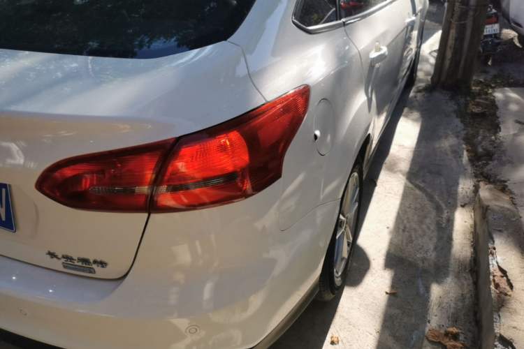 Used Ford Focus 2017 Sedan EcoBoost 125 Automatic Supreme Style SmartDrive Edition Right Rear Taillight