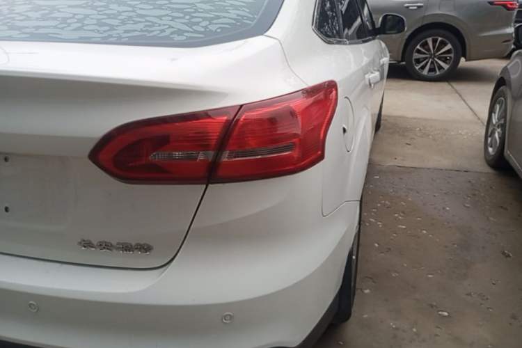 Used Ford Focus 2017 Sedan 1.6L Automatic Comfort Plus SmartDrive Edition Right Rear Taillight