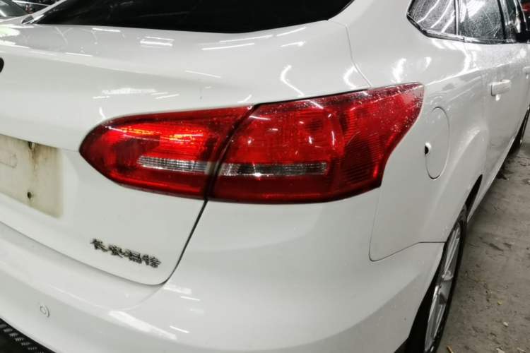 Used Ford Focus 2017 Sedan EcoBoost 125 Automatic Supreme Style SmartDrive Edition Right Rear Taillight
