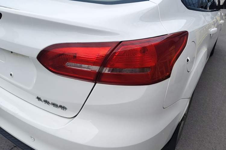 Used Ford Focus 2017 Sedan 1.6L Automatic Comfort Plus SmartDrive Edition Right Rear Taillight