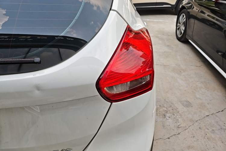 Used Ford Focus 2017 Hatchback EcoBoost 180 Automatic Elite Model Right Rear Taillight